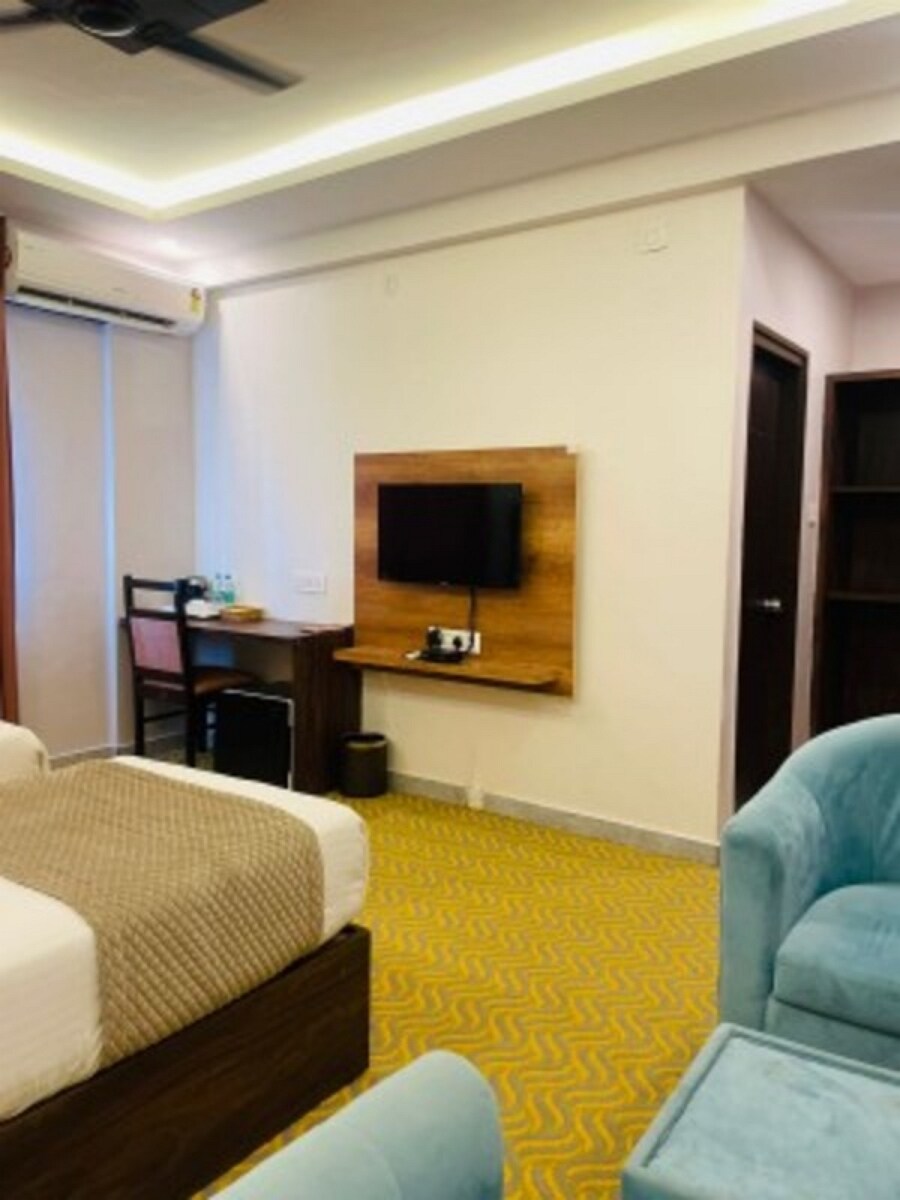 VOVO HOTELS - Tap to explore photos