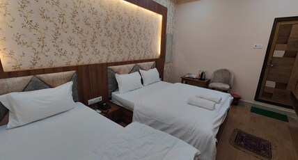 Hotel Mangal Murti Room Type - Deluxe Family Room