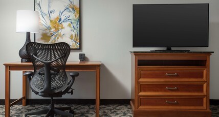 Hilton Garden Inn Gainesville Room Type - 1 KING HEARING ACCESSIBLE