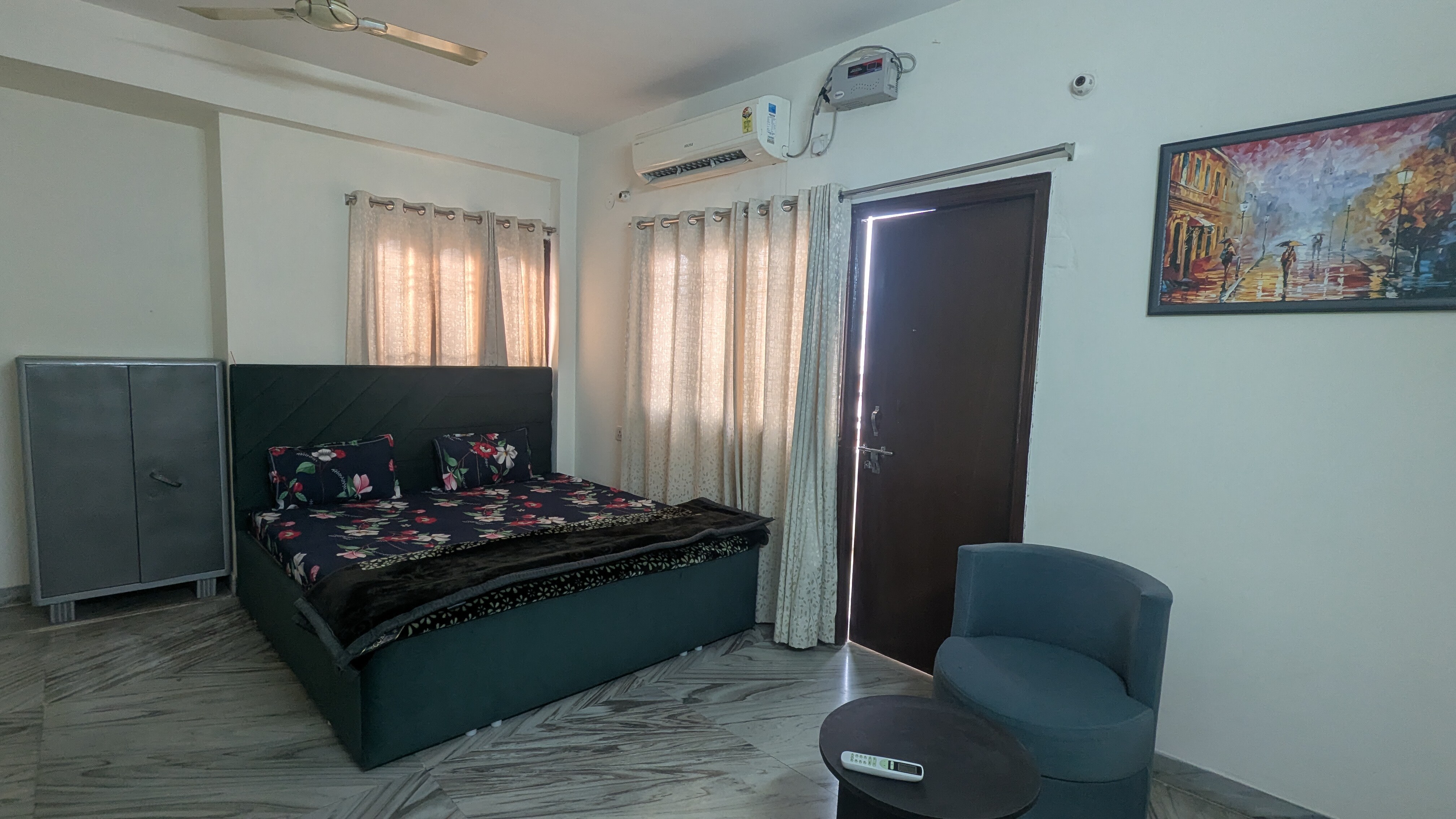 Imperial Homestay - Tap to explore photos