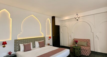 Hotel Atulyaa Taj Room Type - Premium Room, 1 Double Bed