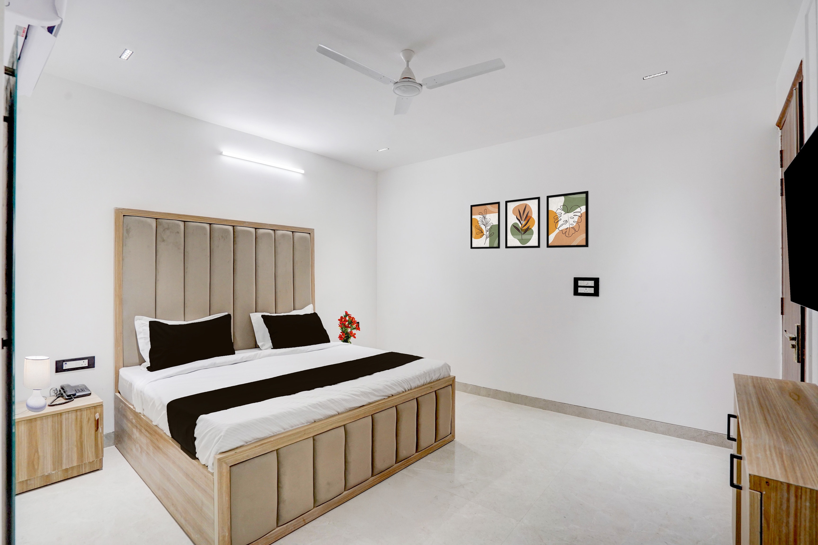 Townhouse Sector 49 Gurugram Formerly Hotel P66 - Tap to explore photos