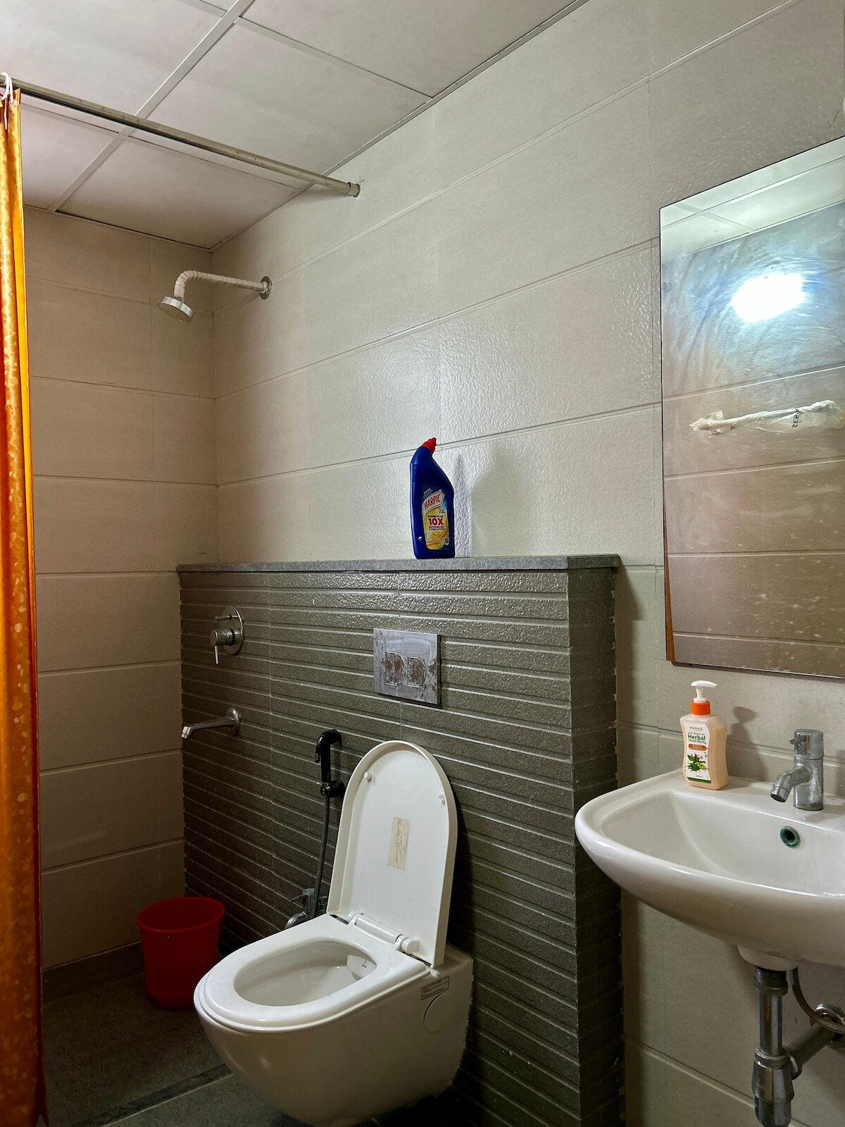 Stayeasy Dogwood The Classy 3BHK on 18th Floor - Tap to explore photos