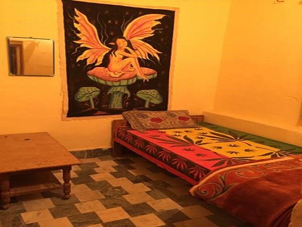 Doctor Alone Hostel - Tap to explore photos