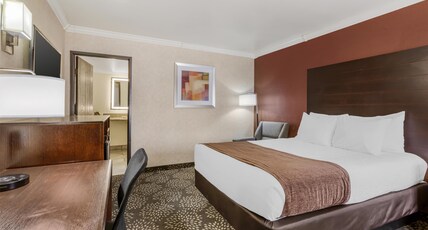 Best Western InnSuites Tucson Foothills Hotel & Suites Room Type - 1 Queen Bed, Mobility Accessible, Walk In Shower, Non-Smoking, Full Breakfast Best Western InnSuites Tucson Foothills Hotel & Suites Room Type - 1 Queen Bed, Mobility Accessible, Walk In Shower, Non-Smoking, Full Breakfast