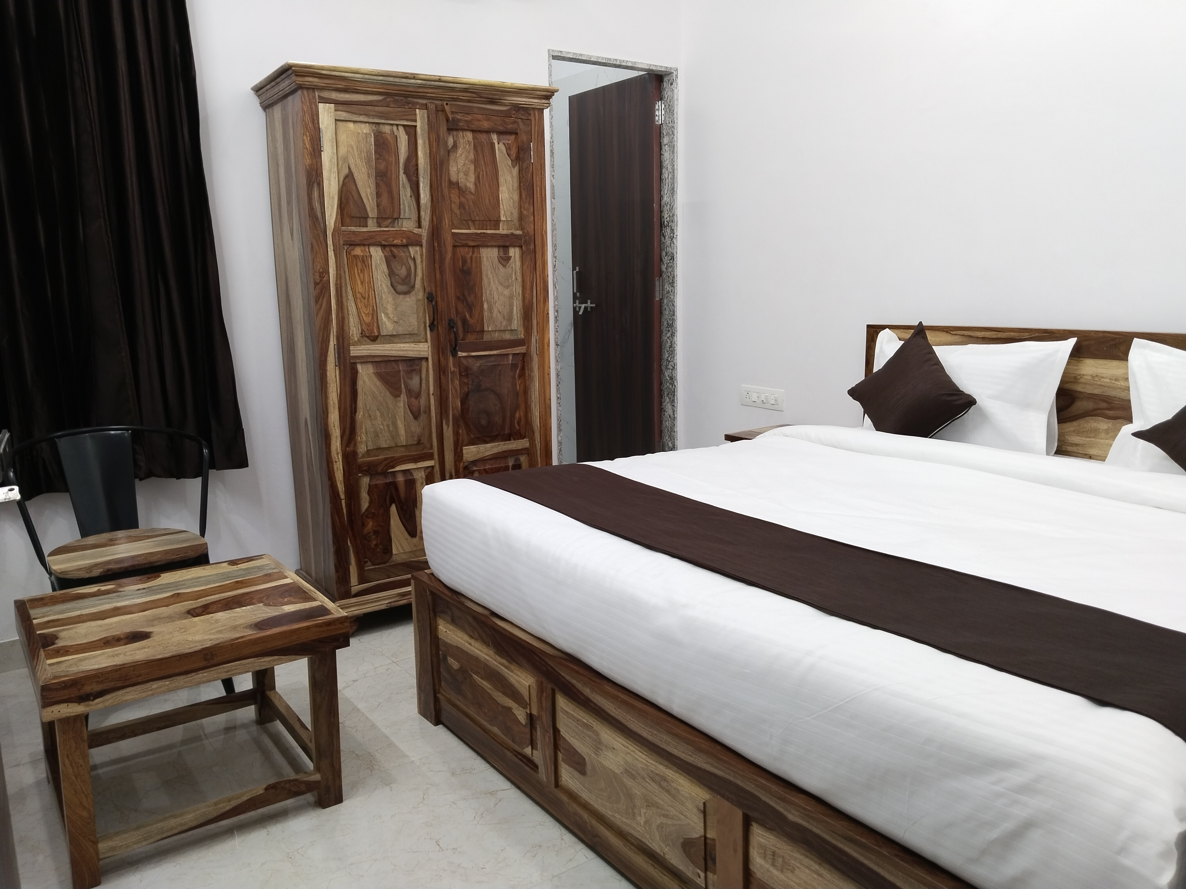 Hotel Yaduraj - Tap to explore photos
