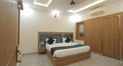 RD Palace Room Type - King Bed Room with City View