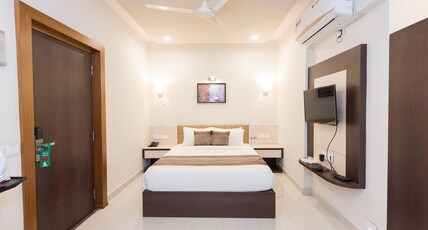 Victoria Paradise Inn Room Type - Deluxe AC Room