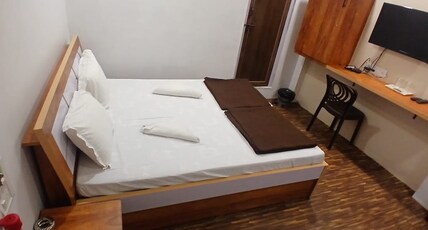 HOTEL KOHINOOR INN Room Type - Deluxe Room HOTEL KOHINOOR INN Room Type - Deluxe Room