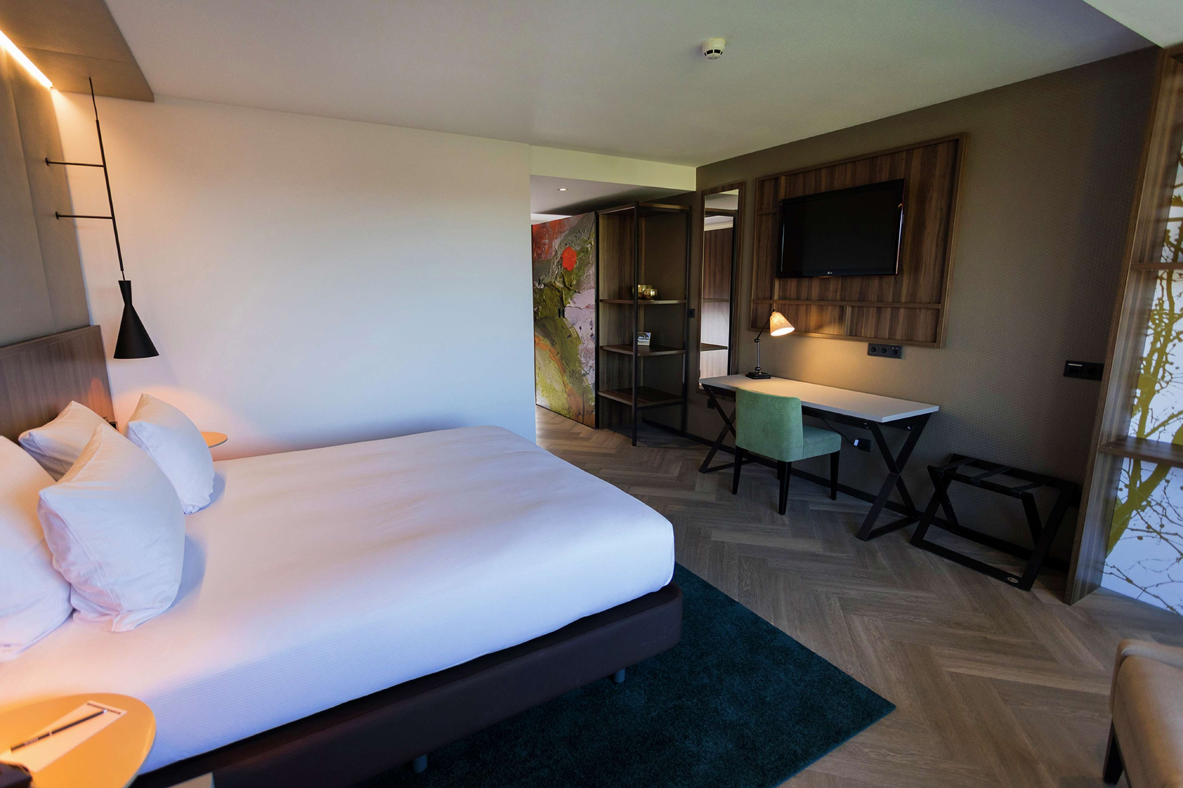 DoubleTree by Hilton Royal Parc Soestduinen - Tap to explore photos
