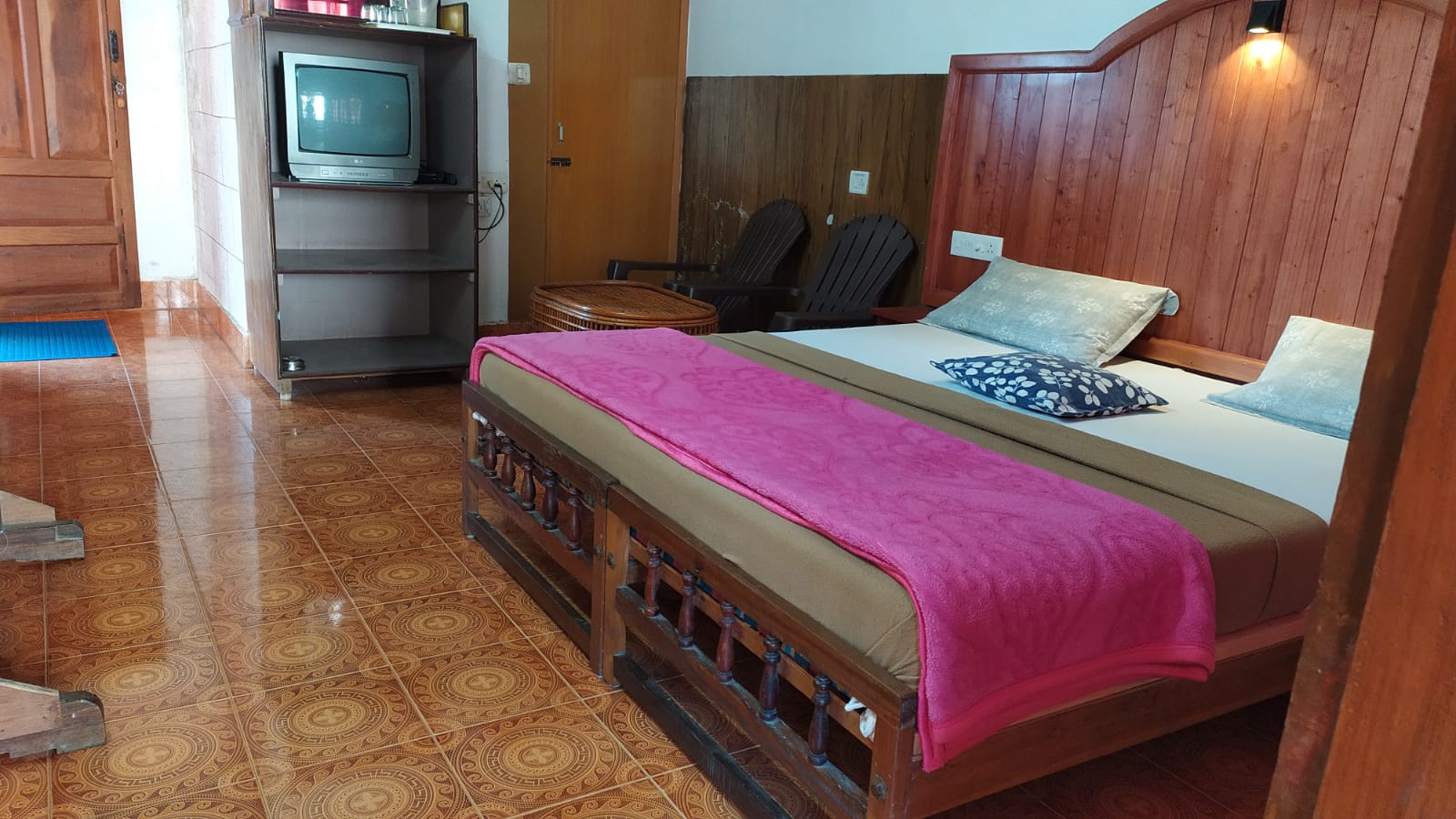 Eco Inn Rooms - Tap to explore photos