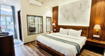 Hotel Paradise Room Type - Deluxe King Bed Room