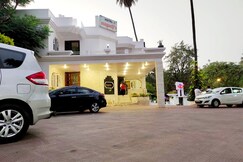 MAGANJI'S ( Pure Vegetarian ) - A COMPLETE FAMILY HOTEL