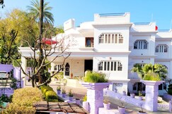 MAGANJI'S ( Pure Vegetarian ) - A COMPLETE FAMILY HOTEL