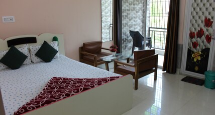 Zara homestay Room Type - Classic Non-Ac Balcony Room- 1st Floor