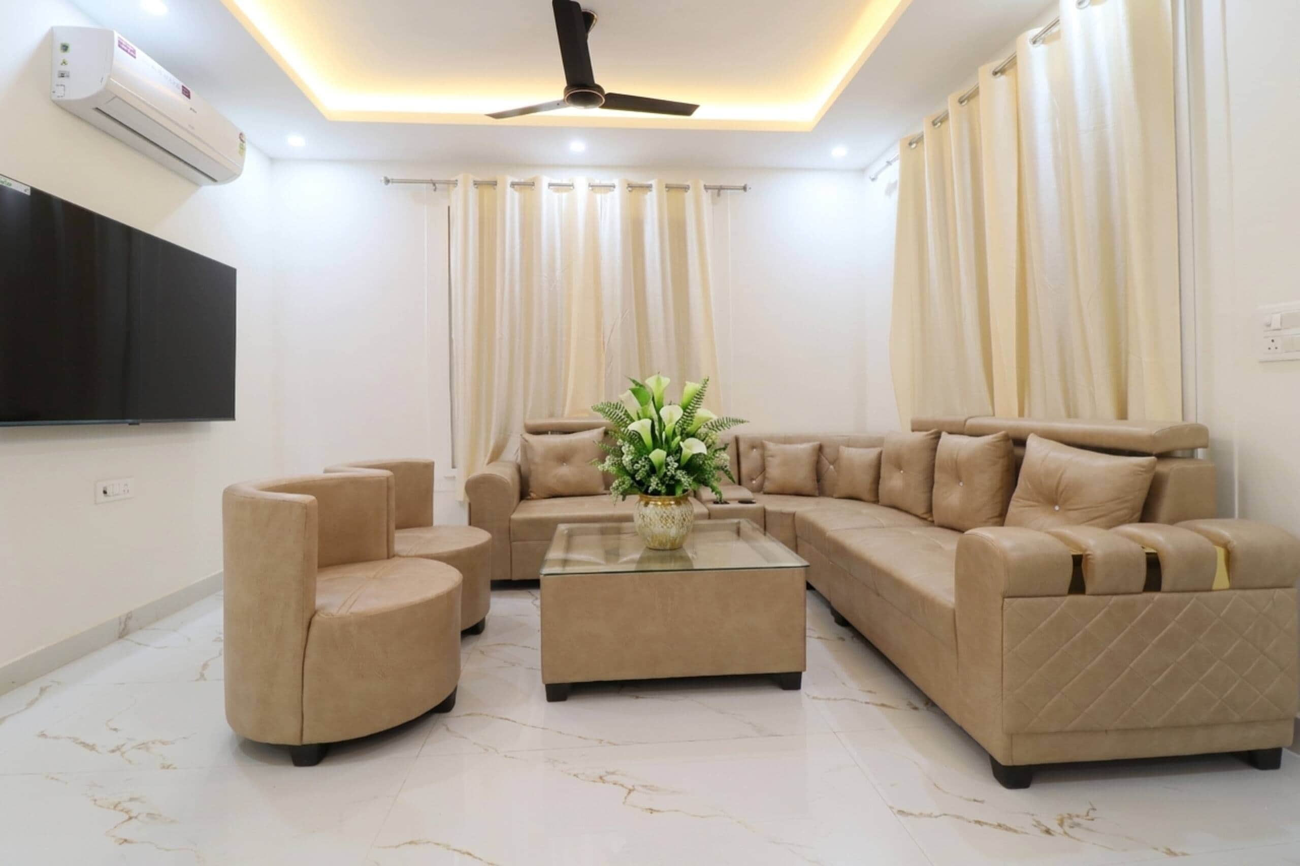 4 Bedroom Farmhouse With Private Pool In Noida - Tap to explore photos