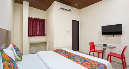 Kailash Park Hotel Room Type - Deluxe Room