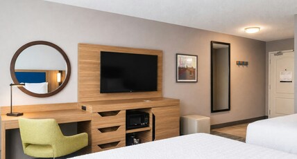 Hampton Inn & Suites by Hilton Chicago/St. Charles Room Type - 2 QUEEN BEDS NONSMOKING