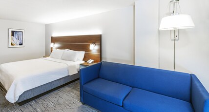 Holiday Inn Express EL PASO-CENTRAL Room Type - 1 King Standard Sofa Bed Holiday Inn Express EL PASO-CENTRAL Room Type - 1 King Standard Sofa Bed