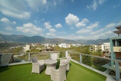 Akash Room 1 BR SF Terrace Stay By Sundowner