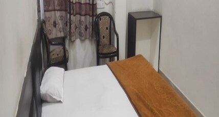 Narayan Guest House Room Type - Super Deluxe Room
