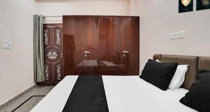 Hotel Starlight Stay Room Type - Deluxe AC room