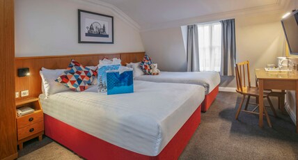 Queensway Hotel, Sure Hotel Collection by Best Western Room Type - 1 Double 1 Single, Non-Smoking, Standard Room, Loft, Shower Only