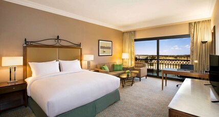 Hilton Alexandria King's Ranch Room Type - KING GUEST ROOM