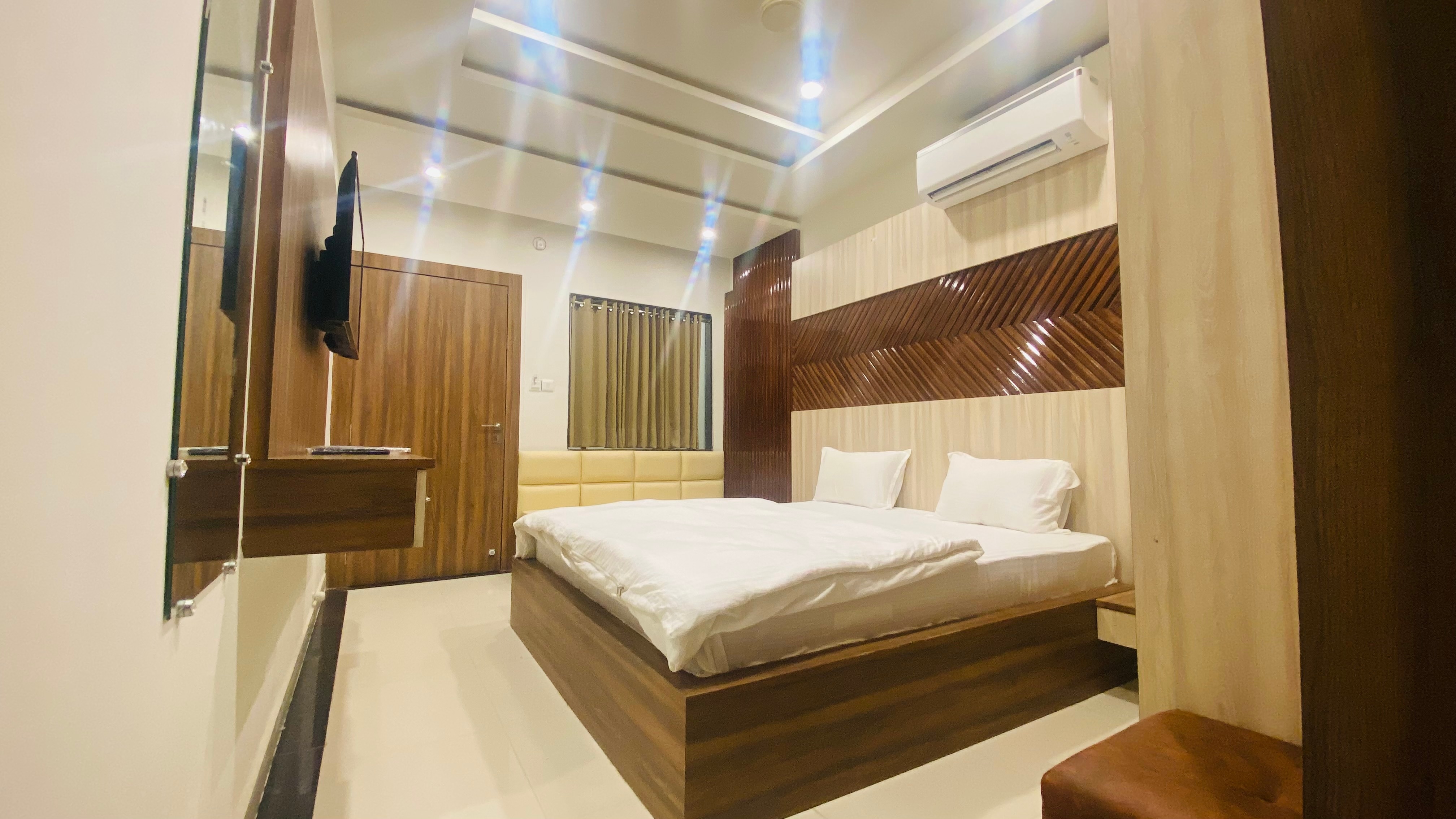 Hotel Sai Kripa - Tap to explore photos