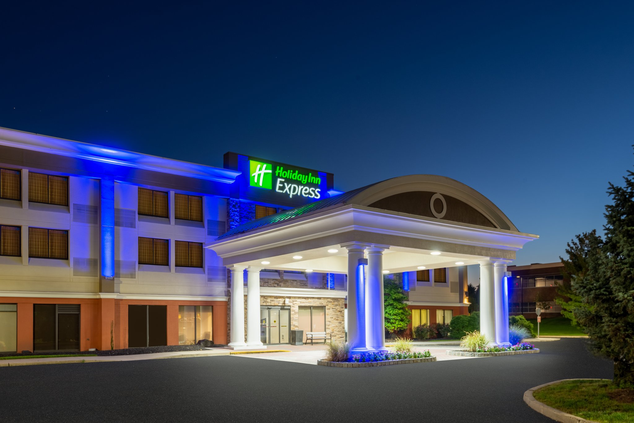 Holiday Inn Express PHILADELPHIA NE - BENSALEM - Tap to explore photos