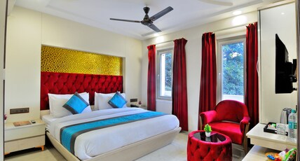 Hotel Delhi Fab Room Type - Premium Room With Window