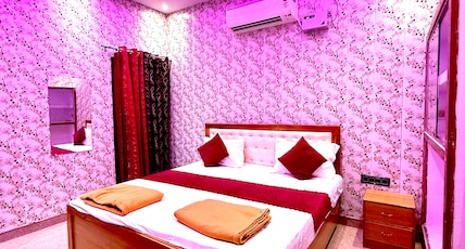 Vijay Palace Room Type - Deluxe Room