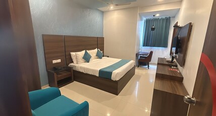 HOTEL GREEN WOOD Room Type - EXECUTIVE ROOM