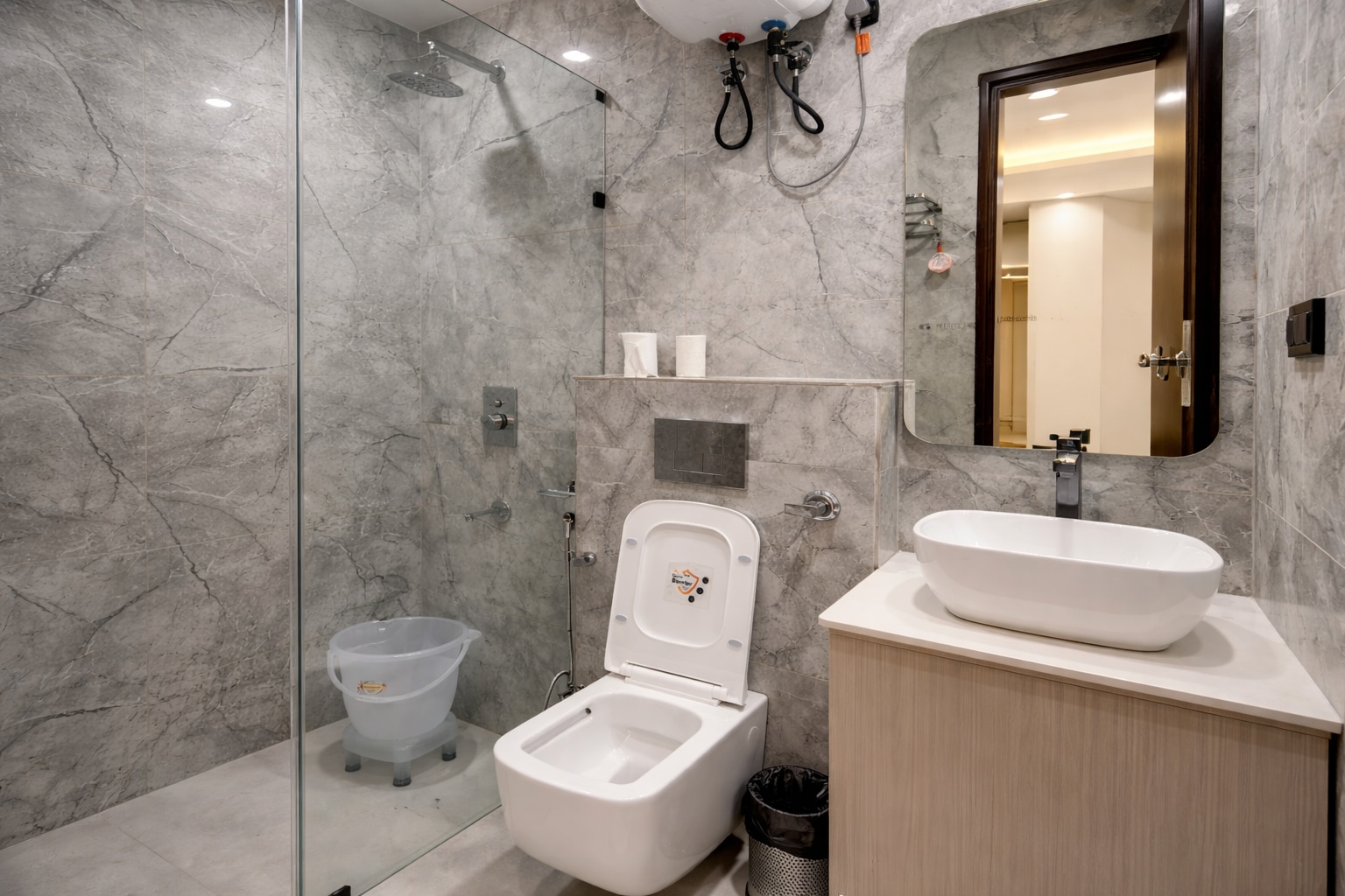 Hotel Kairo - Tap to explore photos