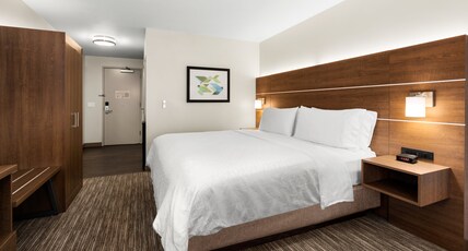 Holiday Inn Express Suites Sumner Room Type - 1 King Standard Communications Accessible Roll Shower