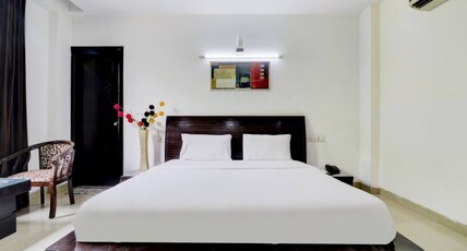 Blue Moon Residency Hotel & Restaurant Room Type - Deluxe Room