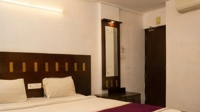 Hotel Metro Kochin Room Type - Deluxe Ac Room
