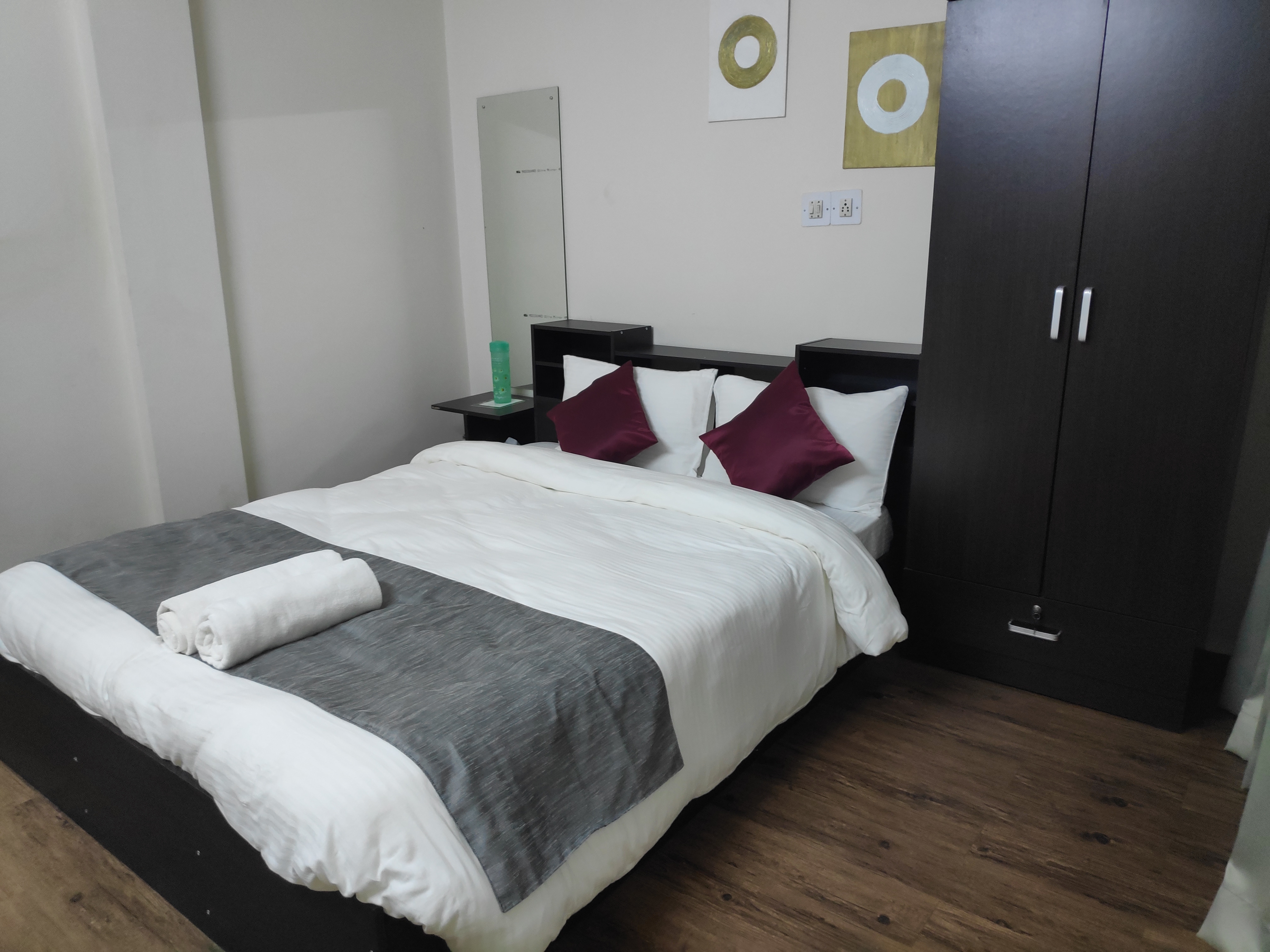 Sundaze Guesthouse | Rooms & Caretaker - Tap to explore photos