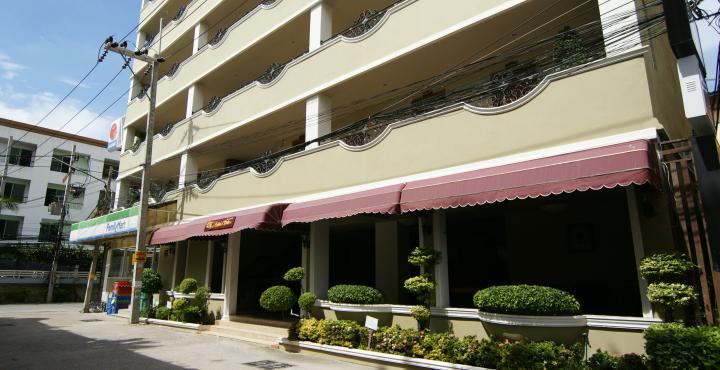 LK Royal Suite Hotel - Tap to explore photos