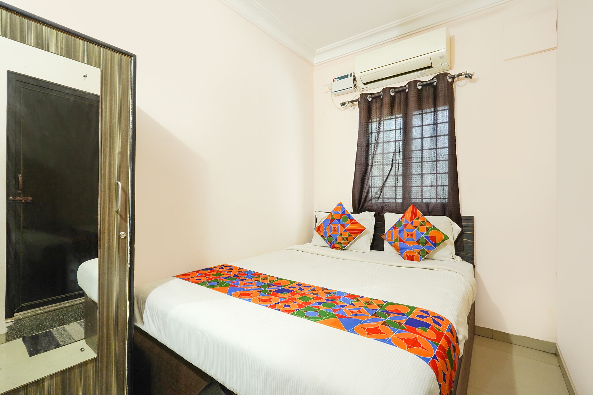 FabHotel Utsav Palace Inn - Tap to explore photos