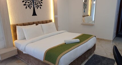 Hotel Sunrise Room Type - Executive Room with Balcony and Working Desk