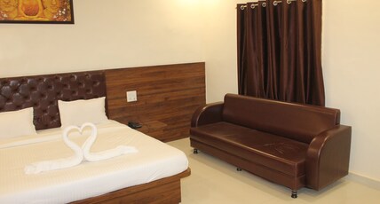 Hotel Dev Palace Room Type - Deluxe Room