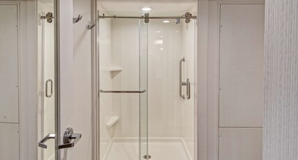 Hampton Inn Dumfries Room Type - 1 KING 1 BDRM STE NONSMOK