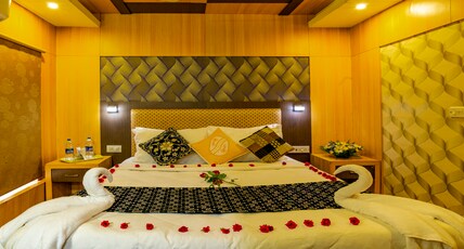 Southern Panorama Houseboats Room Type - A/c Premium Room - Sharing Basis