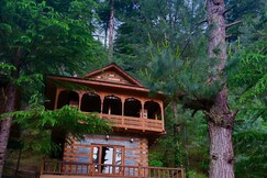 Kath Kuni Duplex Chalet with Grand View Balcony