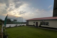 Open Skies Farm by What a Retreat