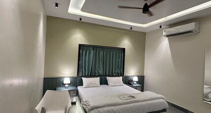 Hotel Vyankatesh Inn Room Type - Deluxe King Room