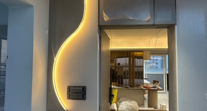 Luxury Penthouse Near US Consulate 75 TV Room Type - Luxury Penthouse Near US Consulate 75 TV