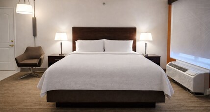 Holiday Inn Express & Suites Winner, an IHG Hotel Room Type - 1 King Suite Sofa Bed Jetted Tub