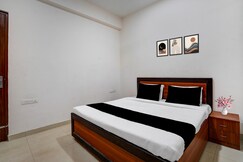 Hotel O Sector 49 Noida Formerly The Urban